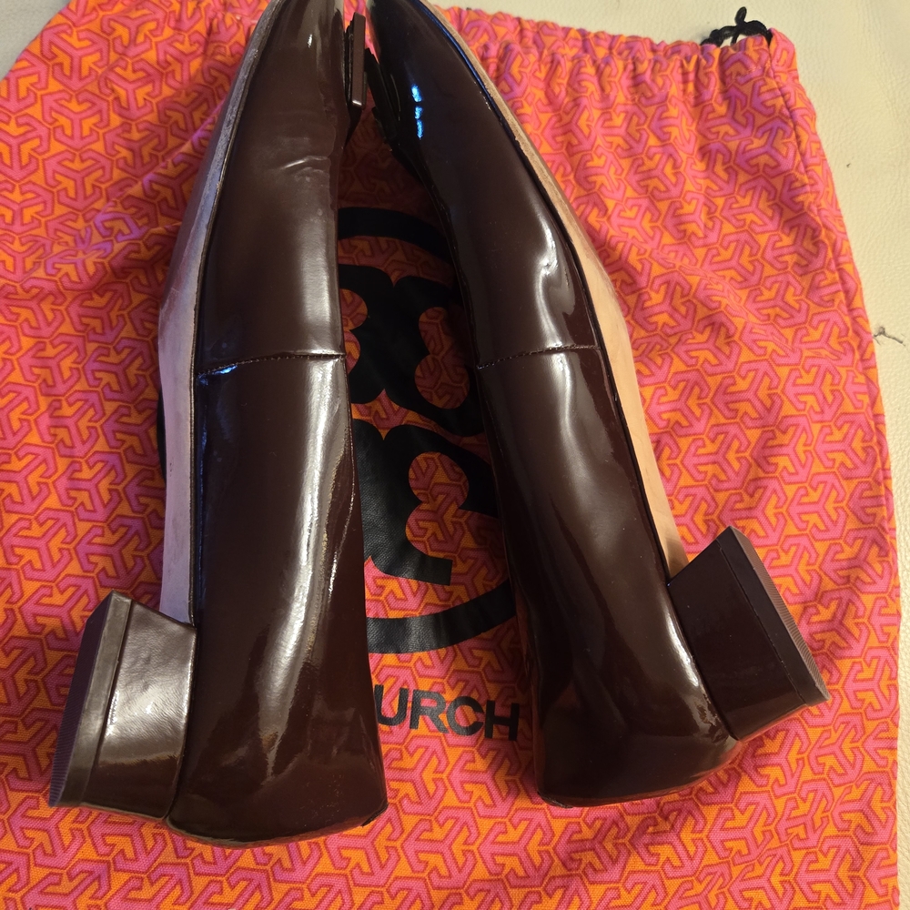 Tory Burch Women's Brown Patent Leather Logo Ballet Flats - Picture 11 of 16